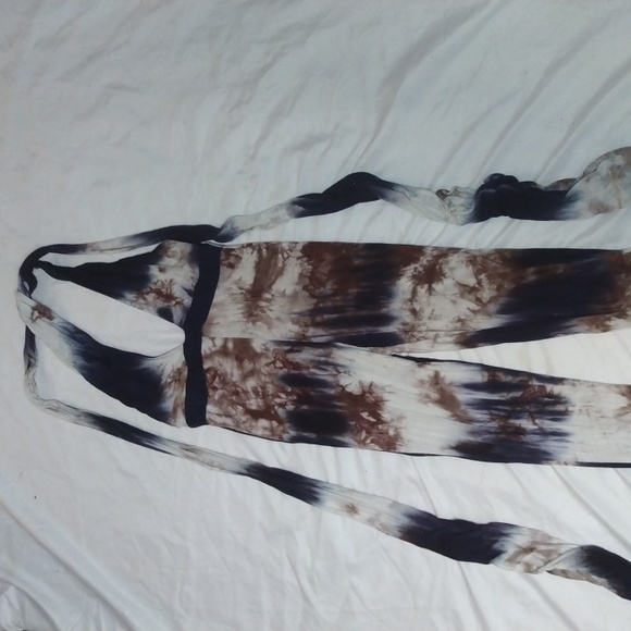 EUC FASHION NOVA LOW V-NECK OPEN BACK JUMPSUIT - Picture 2 of 6